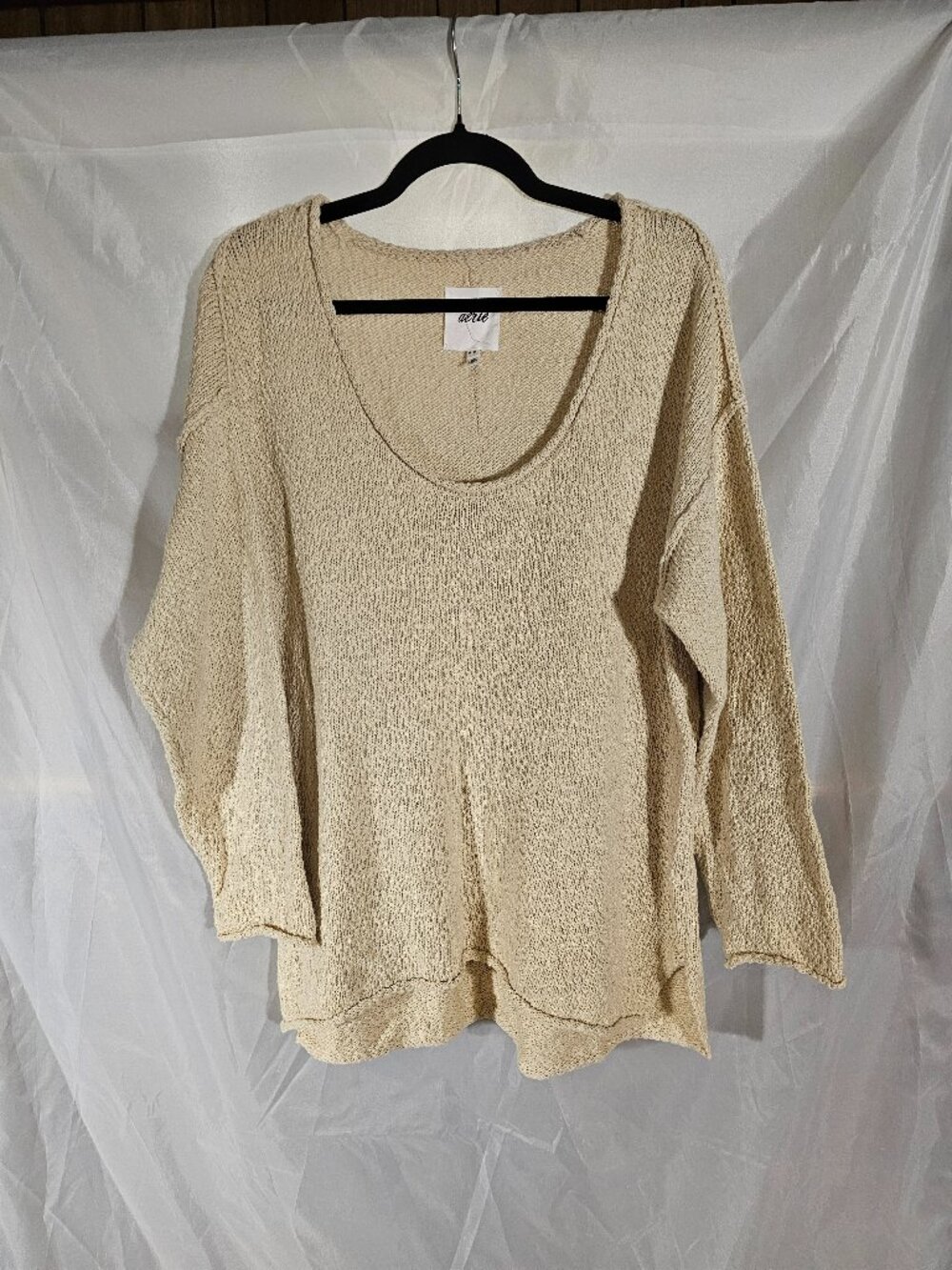 Aerie crewneck light weight creamy tan sweater. Size M. Like new